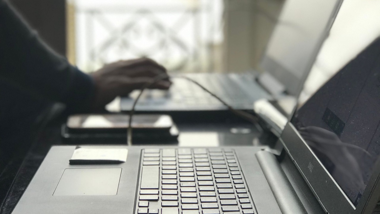How to Extend the Time Between Laptop Battery Replacements Without Changing How You Work